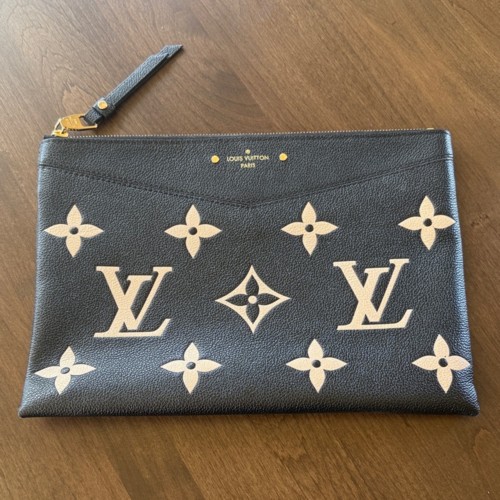 Louis Vuitton Black and Cream Monogram Clutch